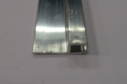 [304002001] h-5 Profil für Bürste, Länge = 2500mm